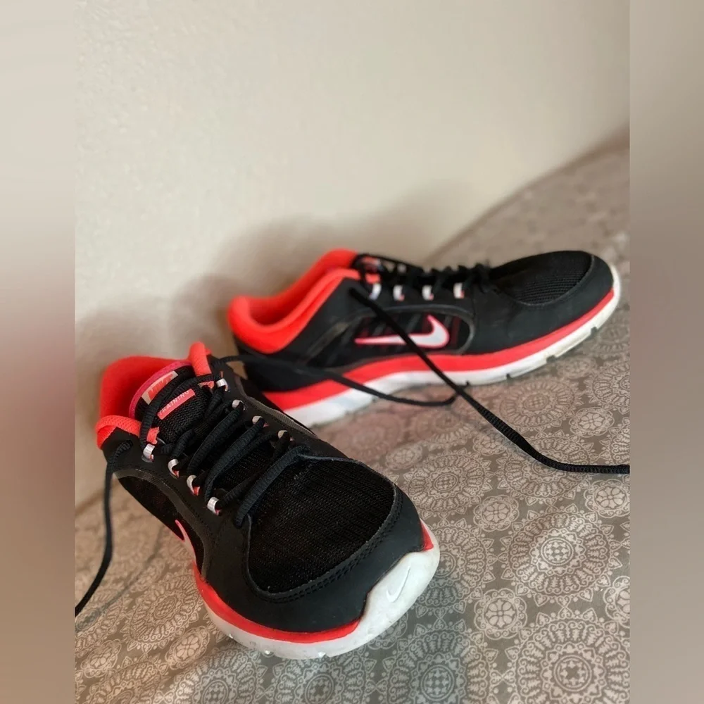 Nike~Flex Trainer 4~Black/Crimson~Running~Gym~Training Athletic Shoe~Size 9.5